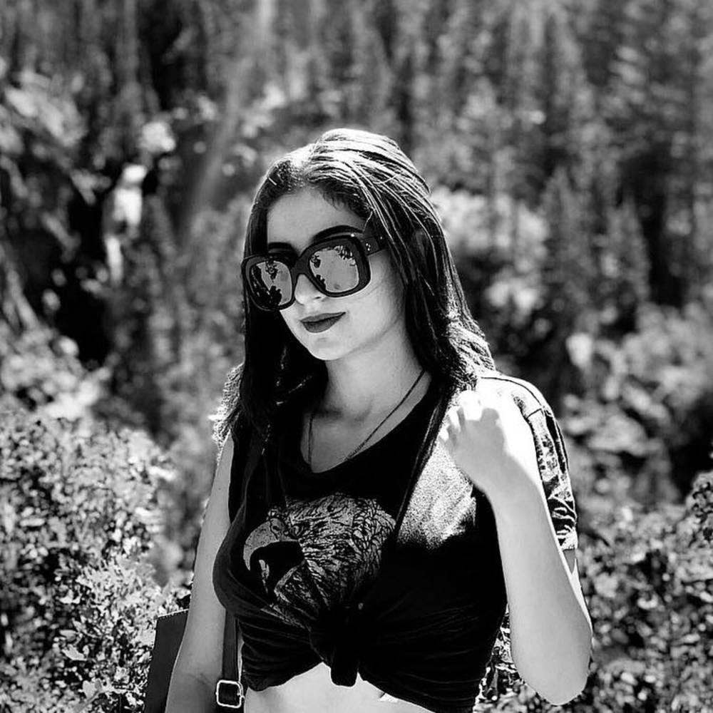 Meet your Posher, Andrea